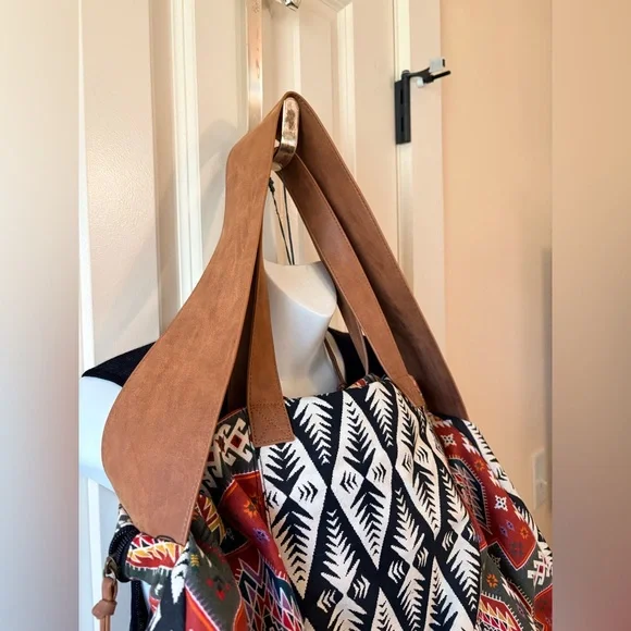 XXL Tote Bag with Brown Accents, by Twig & Arrow - Picture 3 of 8